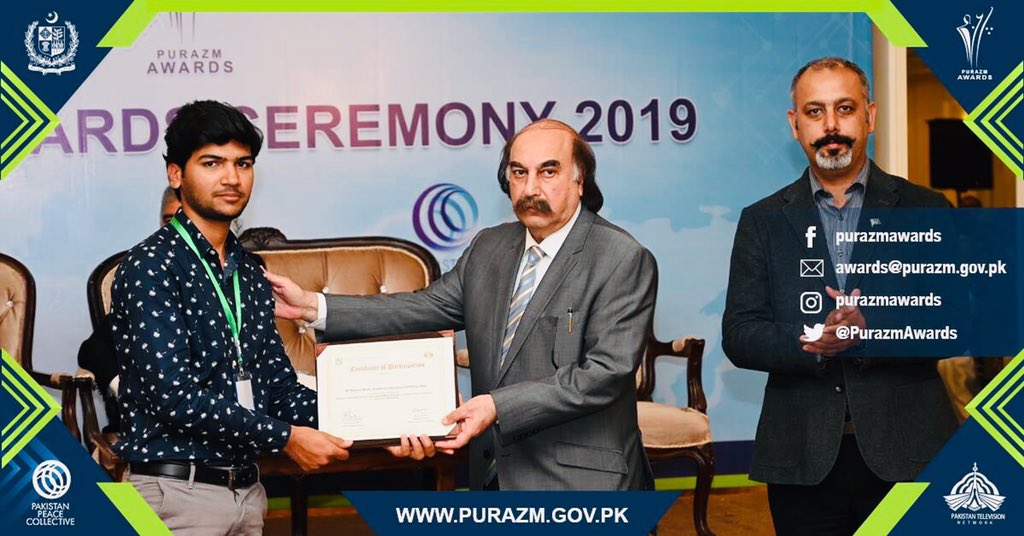 _noorularifeen's tweet photo. Receiving Certificate from Mr. Shabbir Anwar CEO @PeaceCollective
#PurAzm #Awards #CVE @MoIB_Official @PurAzmPakistan @PurazmAwards https://t.co/T31zajAtC9