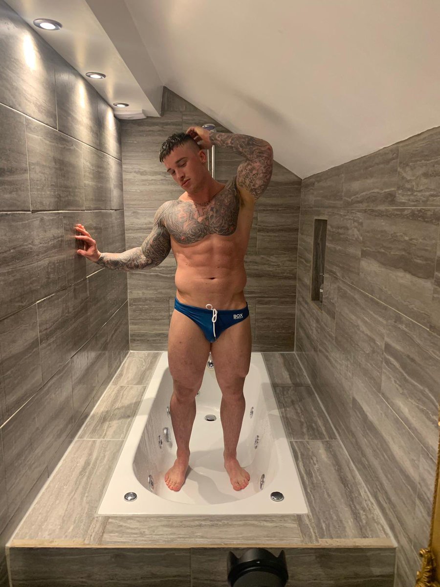hatts17's tweet image. Onlyfans.com/hatts17 🚿💧@BoxMenswear
