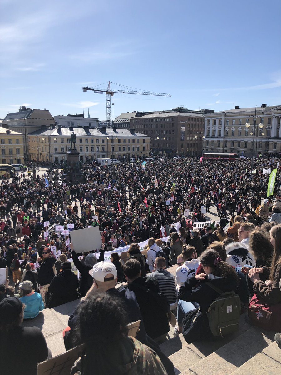 The climate march is about to star. Not a minute too early. #nytonpakko