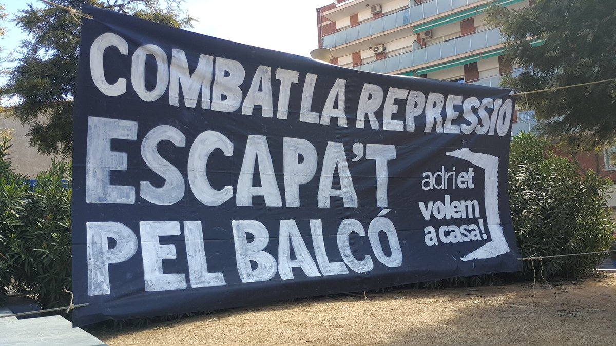 CDRCatOficial's tweet photo. El 10 d'abril l'Adri i la Tamara van perdre la llibertat.

Van voler espantar-nos, però aquí ens teniu. Juntes, decidides i desobedients.

Perquè #MalgratTotSeguiremLluitant!

#6ASeguiremLluitant
#AdriEtVolemACasa
#TamaraNoEstàsSola https://t.co/ttVrwuZsJu