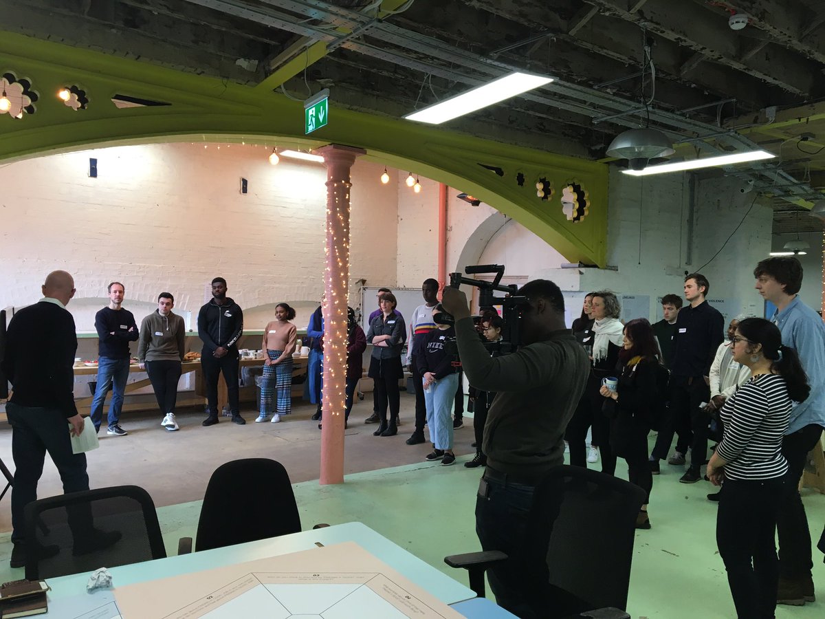 logillett's tweet photo. Getting inspired by this brilliant group of local people who came by the hub today for the @altcamden #CitizensLab 🙌🏼 loads of great ideas for how we can come up with solutions for issues in Camden 💥 https://t.co/8qbmgjA2MI