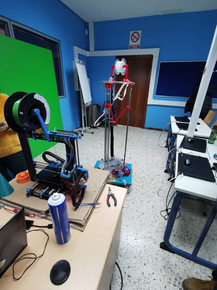 alescrafter's tweet photo. Imprimiendo nuestros diseños 3D en #ExpertoTAC de @LaSalleMAD y @lab_possible.
Veremos como implantar su uso en las aulas con Carlos Rodriguez.
Menuda experiencia! https://t.co/z0HYhhuvoL