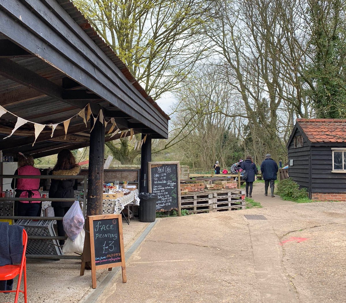 RagingZoo's tweet photo. Happy Easter Holidays! I’m at the fabulous @Baylhamfarm for most of the Easter break. As always, there is lots going on: Bunny Barn, lamb cuddling, pig, goat &amp; pony grooming, say hello to the donkeys &amp; enjoy lunch or coffee and snacks in the restaurant or at the Yard Cafe! https://t.co/SDvUdeORvn