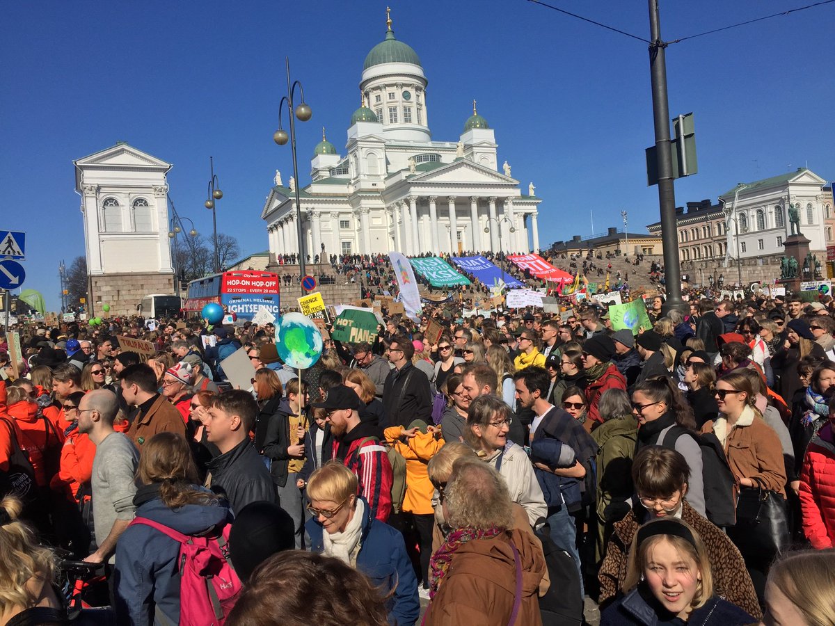 #ilmastomarssi liikkeellä. Marssitaan kohti eduskuntataloa . Nähdään siellä! #ilmasto  #ilmastovaalit