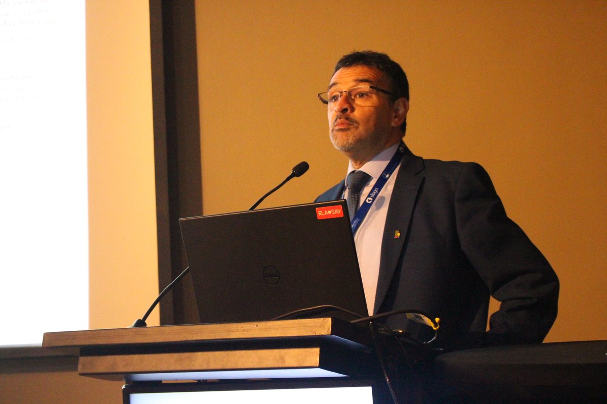 SLAGO2025's tweet photo. Dr. Flavio Salazar nos expone "Inmunología e inmunoterapia en oncología, lo básico" en #SLAGO2019 https://t.co/AAm0ugsdFt