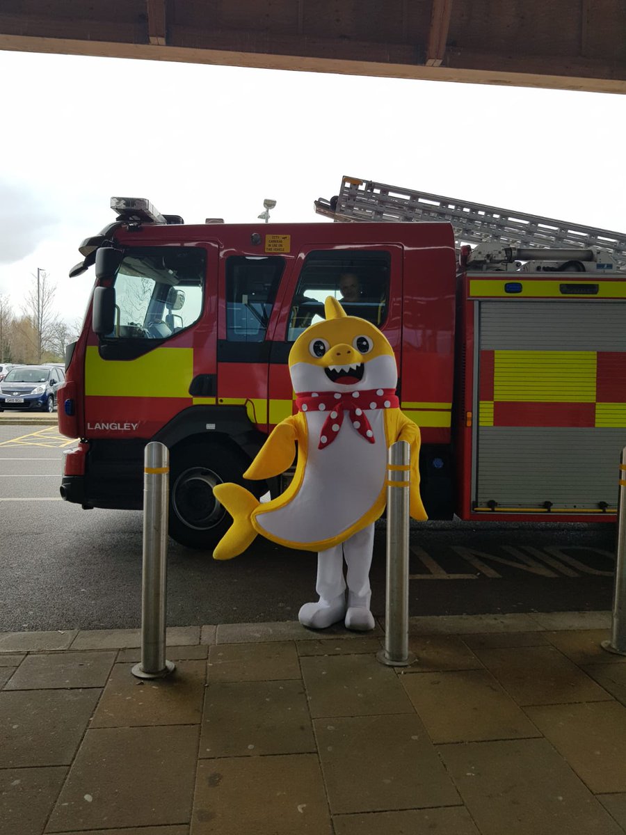 TaplowTesco's tweet photo. Baby Shark having fun with the Fire Service! We would love the see the rest of the emergency services #tvp #berkshirefireservice #RaceforLife https://t.co/WyLKdRq8Hw