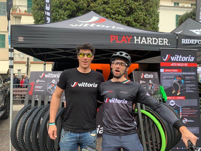 vittoriatyres's tweet photo. 🧐🧐 Week end @superenduro Pietra Ligure 🇮🇹 Vittoria Doctors in Action!! 👨🔬👨🔬 #BehindCyclists #VittoriaTester https://t.co/iwWq4xw0xE