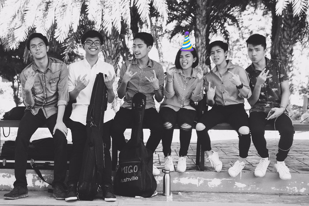 migotraspe's tweet photo. HAPPY 18TH JAAAX!! honestly, i never expected us to be not just bandmates, but also super close kwento-mates! sorry talaga di ako nakapunta sa bday celeb mo today but i hope u had a day full of love :) always remember that @oof_ph will always have your back. gluck sa college 🤪 https://t.co/CfAP54dDTg