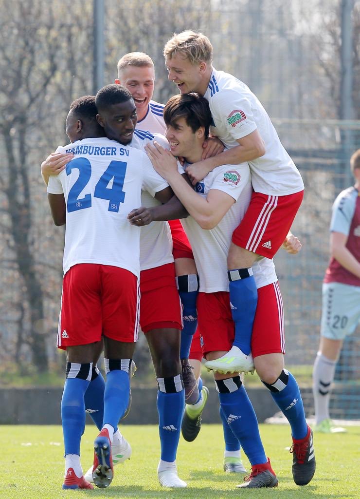HSVYoungTalents's tweet photo. 45‘ ⏱ Kann man mal so machen: Durch Tore von #Pfeiffer und #Behounek führen wir zur Pause 2️⃣:0️⃣ gegen den @SCWeiche08 🔥⚡️.
__
#HSVSCW 2:0
#nurderHSV
#HSVYoungTalents https://t.co/UnW7P4mqJb