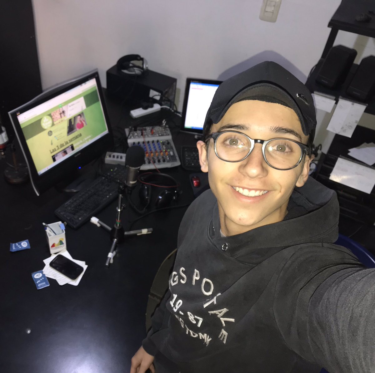 Travelfm's tweet photo. Hacemos juntos la mañana de sábado con Wallace en la radio que más te gusta!
Hasta las 12:30 solo buenas canciones 😃
Máxima para hoy 21º 🌤 https://t.co/fPdKrlGt3B