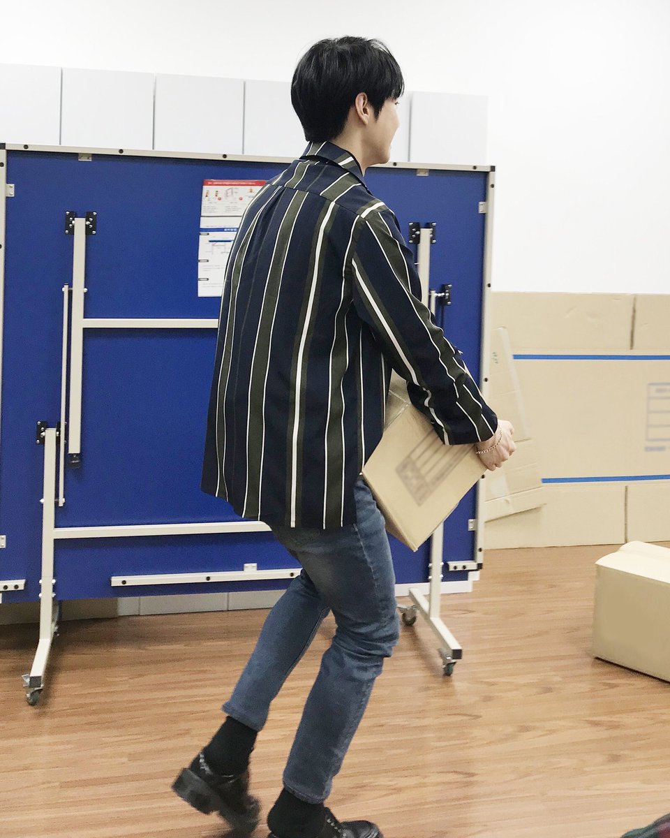 lijm__'s tweet photo. : วันนี้โดยองไปไหน
: ไปที่เดียวกับแจมินครับแม่ใช้ยกของ https://t.co/jB2XVPNR6o