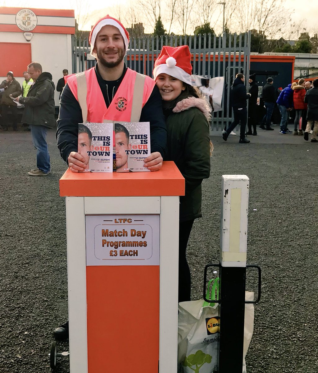 Lee_Evans22's tweet photo. ⚽️🔶⚽️🔶⚽️🔶⚽️🔶⚽️🔶⚽️🔶⚽️
COME AND GET YOUR MATCH DAY PROGRAMMES FROM US TODAY 😀👌🏻
£3 each, you can read some fantastic articles too! We are outside the ticket office and inside and around the ground! #COYH #TOTT #ProgrammeSellers https://t.co/I7a5FeuHjx