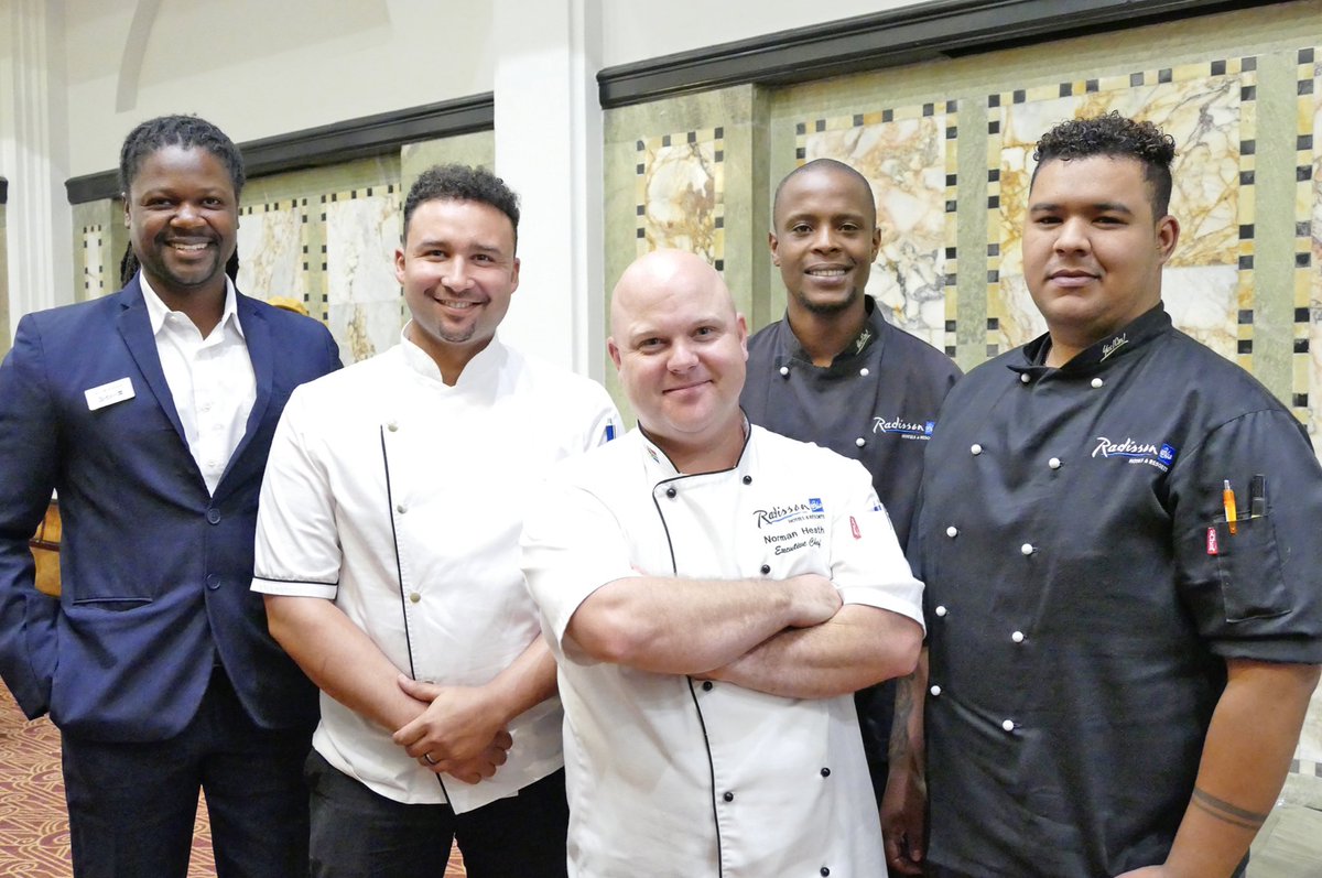 showcookcom's tweet photo. Meet @RadissonBlu 🌟 Radisson Blu Waterfront #CapeTown TEAM Wine Steward Soloman Banda, Baker Grant Bergins, Exec Chef Norman Heath, Asst Chef Dimpho Matee & Chef Austin Pedro with Concierge Yusuf Jinoo #DistellIHC2019 #InterHotelChallenge @AltoWines #vanryn #brandy #SouthAfrica https://t.co/U5kod8Otfm