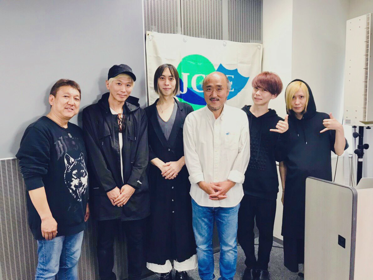 moonbowchaser's tweet photo. ムーンボウ探しの大先輩・高砂淳二さんのトークショー「Planet of Water」に行ってきました。今地球で起きている環境の危機についてお勉強。僕らの事を覚えていてくれて、去年マウイ島ハレアカラ山頂で再びムーンボウに出逢った報告もできました。次回の旅先はハワイ最終章・カウアイ島です🌈🌙 https://t.co/96lHcgWF8a