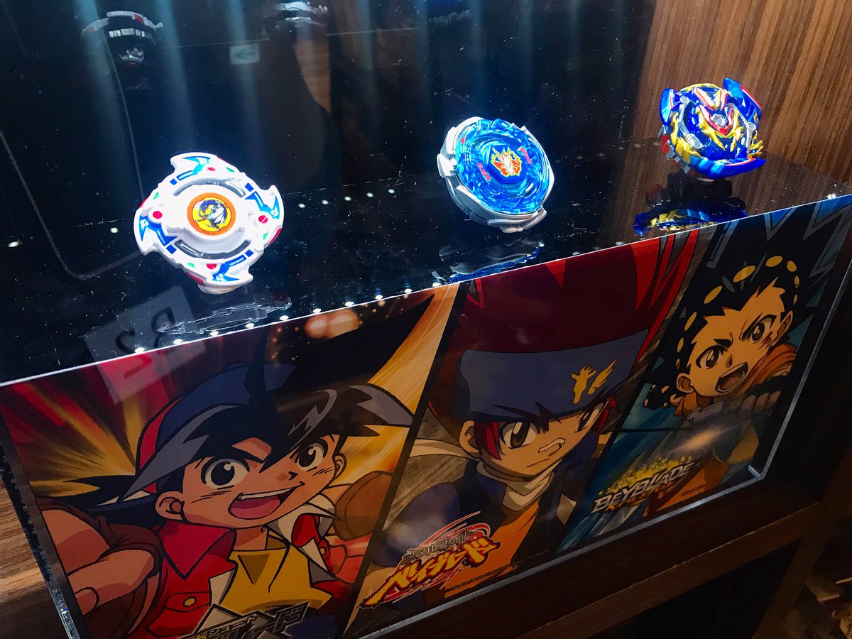 ベイブレードバーでは今回初めてメタルファイトベイブレードも展示し