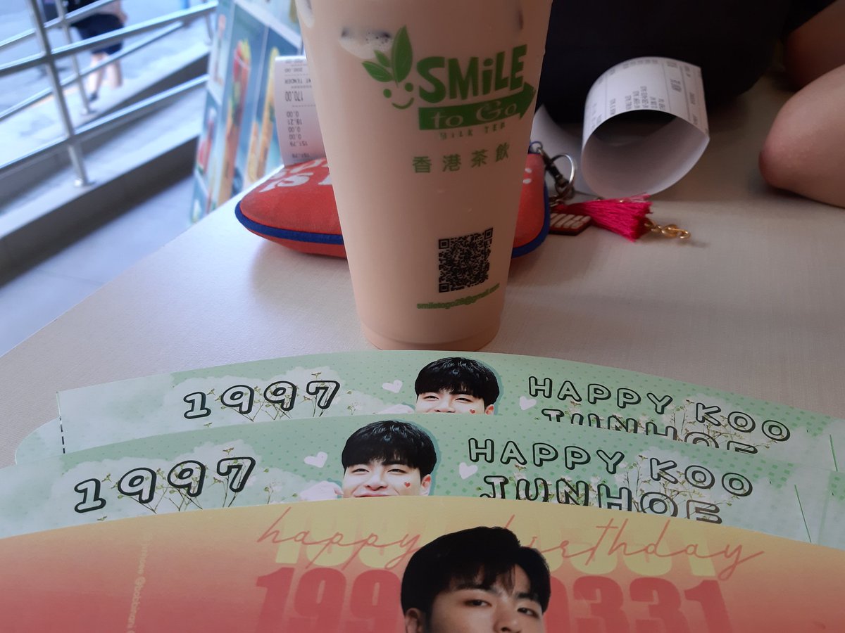 ikonophilic's tweet photo. Happy birthday again! @tkwpcnfak
Thank you 💙
@iKONBobhee @koojunhoe_kr
@JUNESH0E_ @jiwonderer
@_egglicious_
#SMILETOGO
#JustForJunhoeDay https://t.co/fcQTBWh3Nc