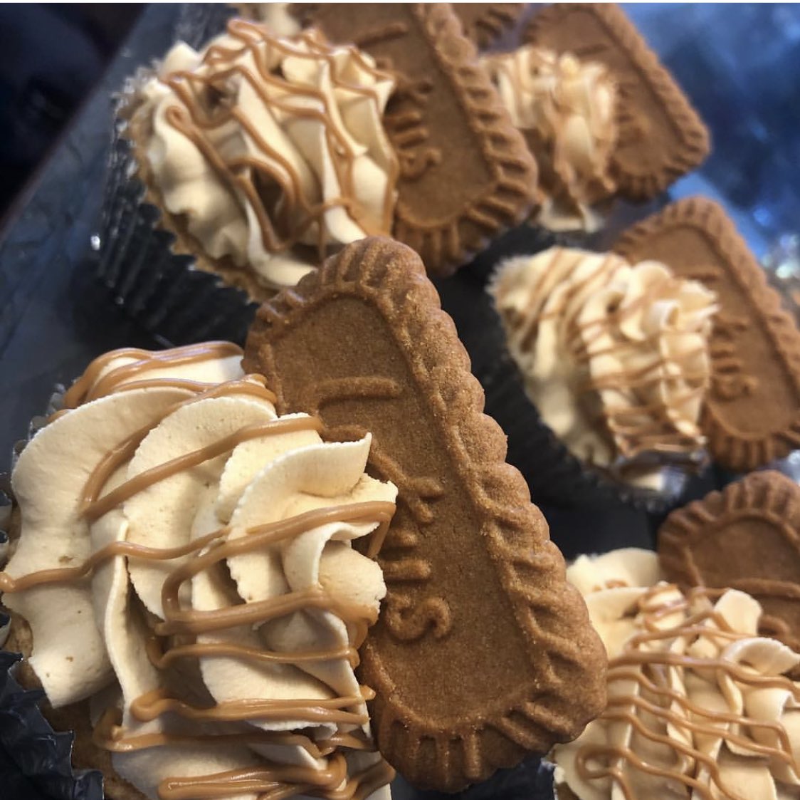 Biscoff overload for the weekend! Crunchy biscoff sponge, biscoff buttercream &amp; biscoff drizzled on top🤤🤤 wow!! #biscoff #spacecoffee #cupcake #biscuit #foodporn #liverpool
