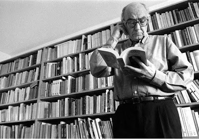 BMCadiz's tweet photo. 📚"Todo el mundo me dice que tengo que hacer ejercicio, que es bueno para mi salud. Pero nunca he oído a nadie decirle a un deportista: tienes que leer", José Saramago, es nuestro #fav autor, y tenía razón. Hay que ir al #gimnasio... y también a la #biblioteca
Adoramos a Saramago https://t.co/XkXhMXr7B8