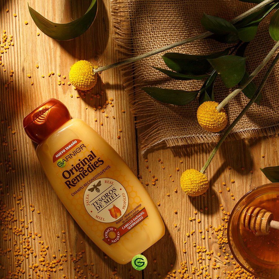 Garnier_es's tweet photo. El remedio Tesoros de Miel💛 de #OriginalRemedies encuentra el poder en sus 3 ingredientes derivados de la #miel🍯 para reparar, proteger y reforzar tu #pelo. Si te declaras fan de esta gama, ¿sabrías decirnos que 3 ingredientes son? 🐝
#ElPoderDeLoAutentico https://t.co/DEvdW4Alxa