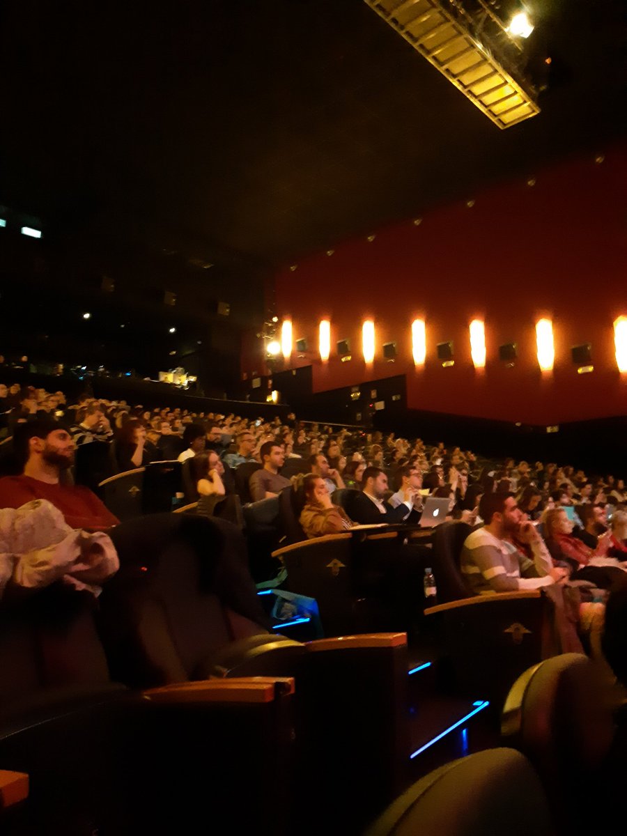 Lleno absoluto en el #PROmarketingDAY Esto parece la entrega de los Oscars . Ambiemtazo