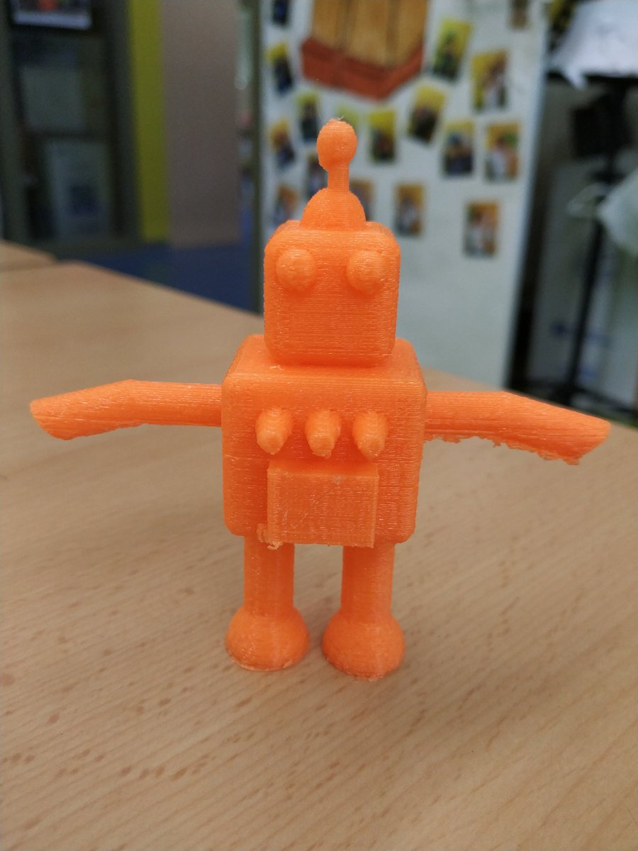 EscolaElsPins's tweet photo. Ahir  vam fer la primera formació per mestres en #impressió3D amb @weareLetSMake dins del projecte #Prehistoria3D de #3r #primària  #mestresmakers #mestresimplicats     @tinkercad https://t.co/qXs9eZ1RDz