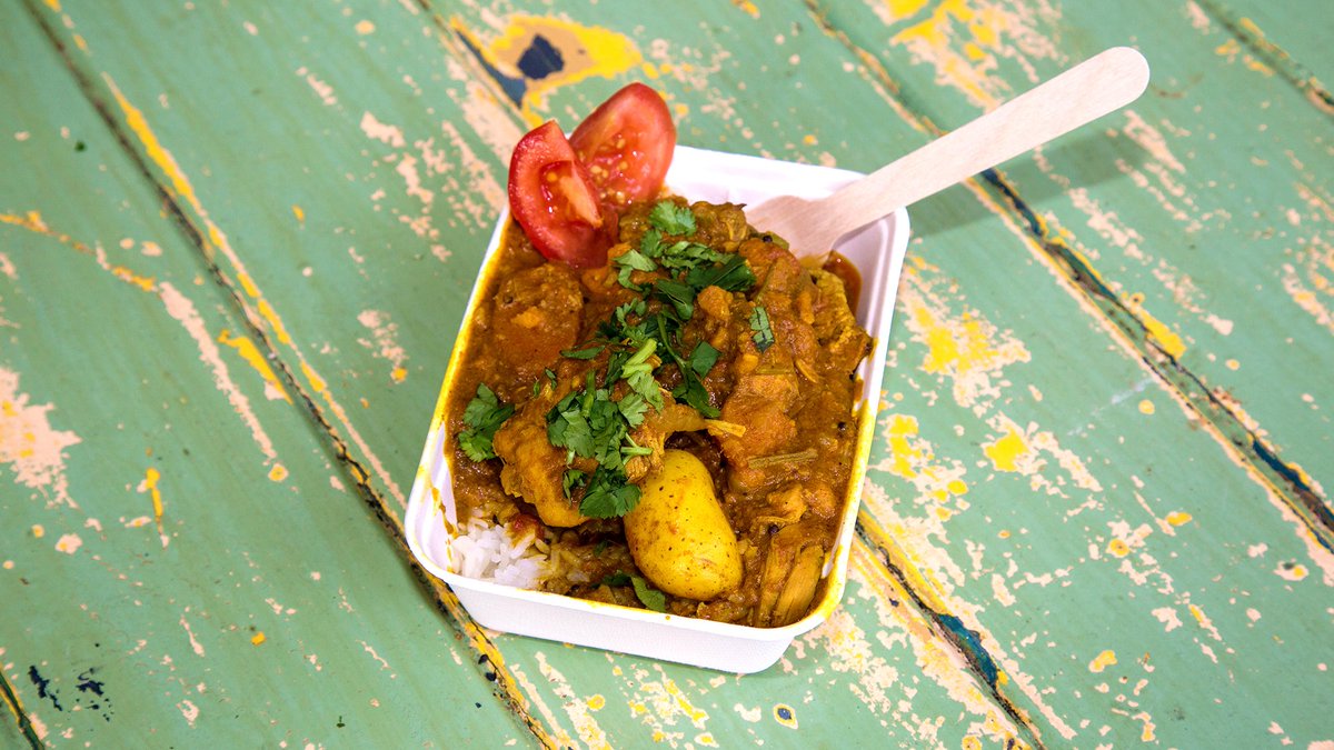 southbankcentre's tweet image. #FunFoodFact: India is home to bhot jolokia, one of the hottest chillies in the world. Try  a range of spicy and mild curries from @CurryShackSE1 at today's @SCFoodMarket. 🌶️🌶️ Find out more: bit.ly/2VrYXug #StreetFood #Foodie #Curry