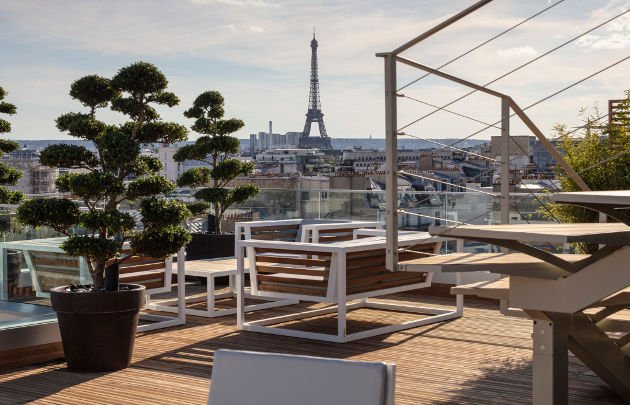 ParisCVB's tweet image. Next to the #ChampsElysées in a fancy 3,000m² private parkland with 100-yo trees at #HoteldeBerri, with an incredible view of @LaTourEiffel and a beautiful pool at @hotel_bowmann or #Brach hotel … There are plenty of new #luxury hotels in #Paris to see &amp;gt; bit.ly/2VT6p1w
