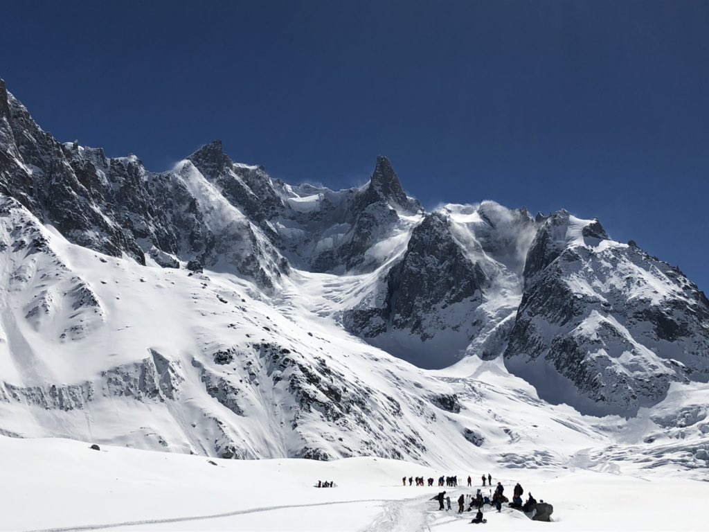 CDCaloco's tweet photo. El Caloco se mueve!!!!
Tras 7 días de gran travesía de montaña (Chamonix-Zermatt) damos por finalizada esta gran travesía en Alpes https://t.co/YvbYAid8bB