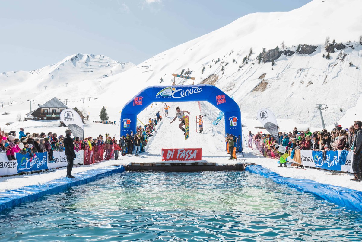 valdifassa's tweet photo. Un tuffo in piscina per salutare la stagione della neve? Certo che sì!!! DESTROY the WINTER vi aspetta il 7 aprile nella skiarea Ciampac - Alba di Canazei #valdifassa #snow #ski @buongiornofassa @DolomitSuperski @neveitalia @dolomiti_it @DolomitiReview @dovesciare @VisitTrentino https://t.co/cPm0Ewqym4