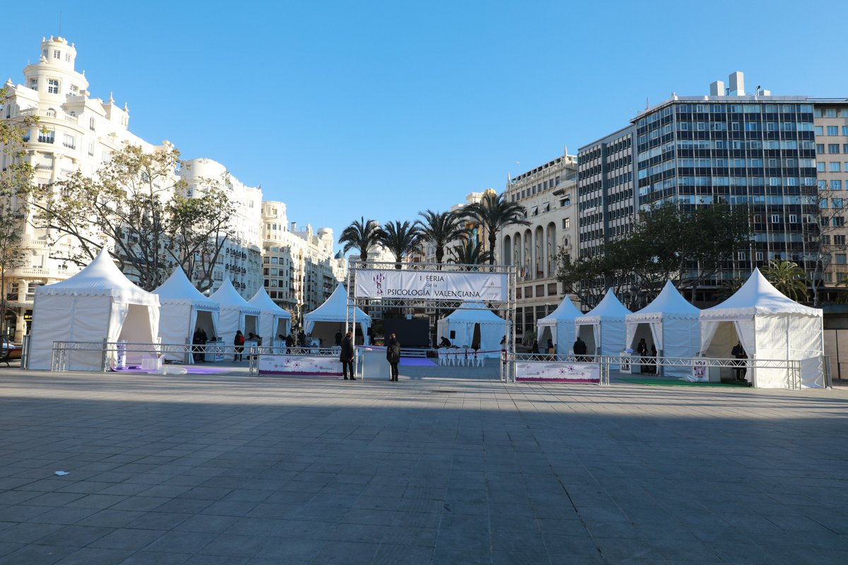 COPCV's tweet photo. Ya casi estamos! Ultimando los últimos detalles para la I Feria de la Psicología Valenciana. OS ESPERAMOS A TODAS Y TODOS!! Habrá talleres, charlas, actividades...Estaremos hoy todo el dia en la Plaza del Ayuntamiento de Valencia 😎🌞🎈🎉 https://t.co/SHjEXFlfvv