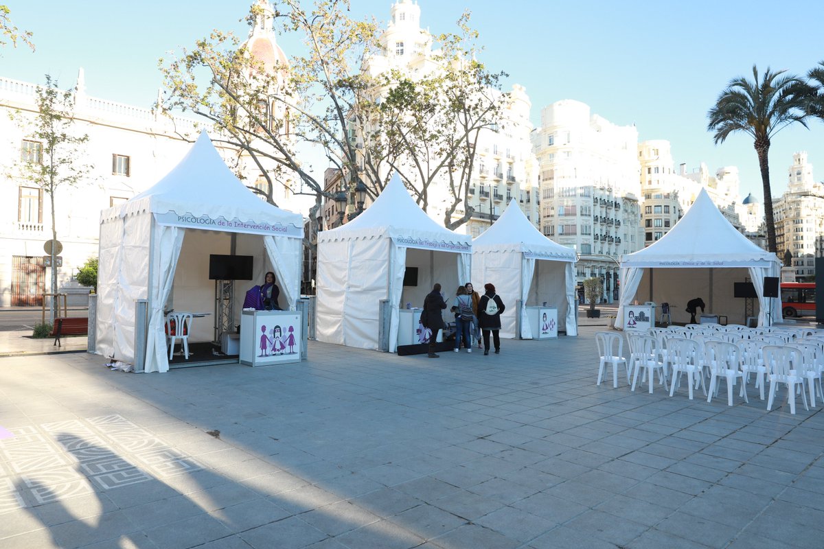 COPCV's tweet photo. Ya casi estamos! Ultimando los últimos detalles para la I Feria de la Psicología Valenciana. OS ESPERAMOS A TODAS Y TODOS!! Habrá talleres, charlas, actividades...Estaremos hoy todo el dia en la Plaza del Ayuntamiento de Valencia 😎🌞🎈🎉 https://t.co/SHjEXFlfvv