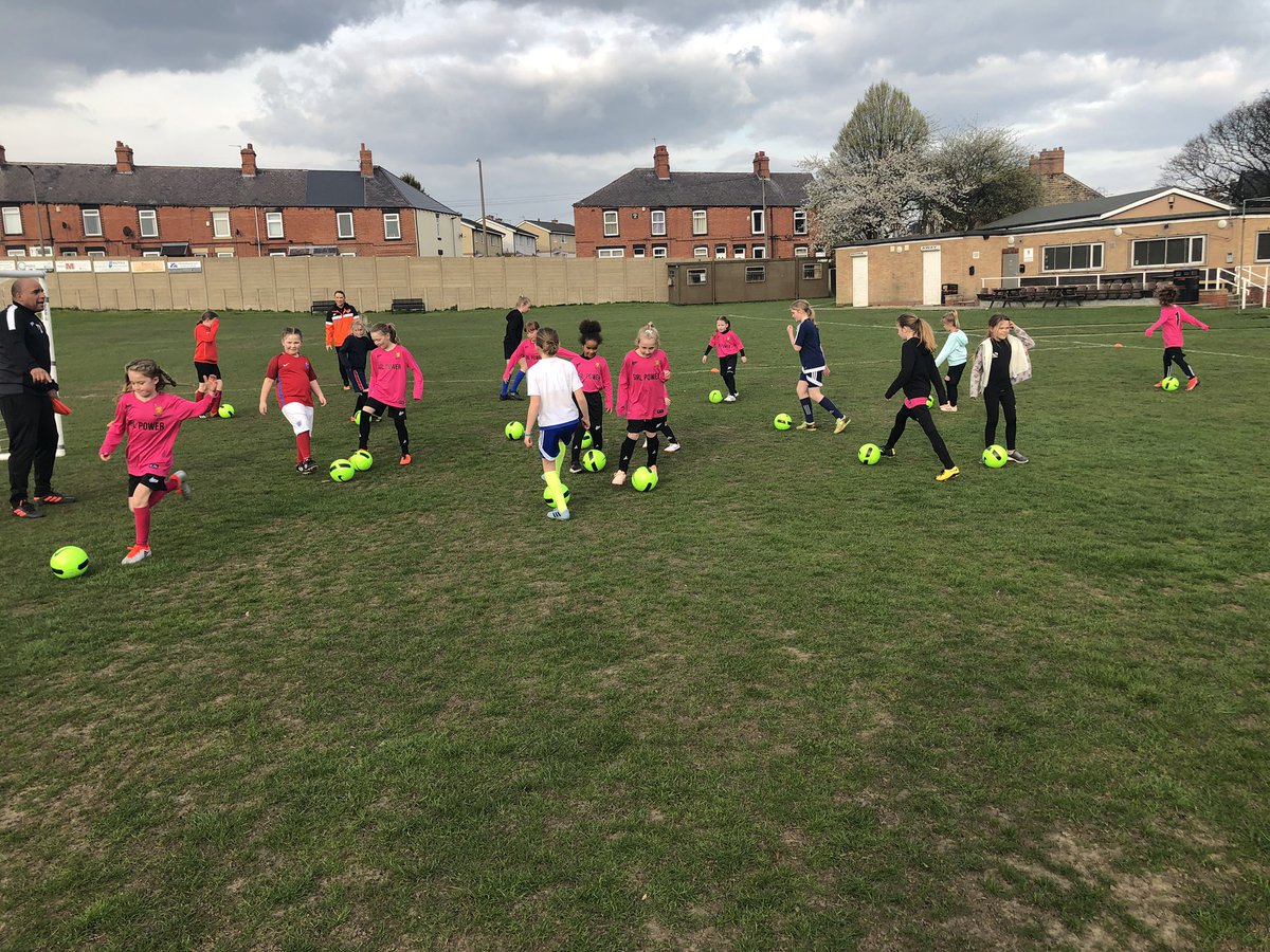 Wombwelljfc's tweet photo. Great session Friday grand opening Wombwell wildcats every Friday 530-630 all girls welcome @SSE #ssewildcats @schfa @WombwellMain @girlsfootball @GRFootball @barnsley @wombwell https://t.co/OHDC2rlYkj
