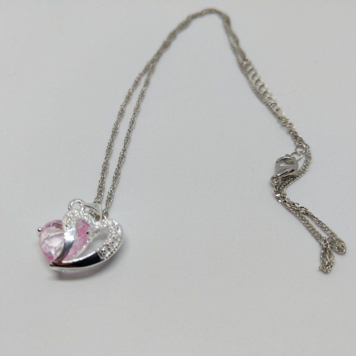 BethsUniqueBead's tweet photo. Lets have some pink sparkles today shall we? Available at https://t.co/bDlefDgG4v #pinksparkles #sparkle #sparklechain #pretties #costumejewellery #makersgonnamake #crafturday #hearts https://t.co/qv5AT0IyYm