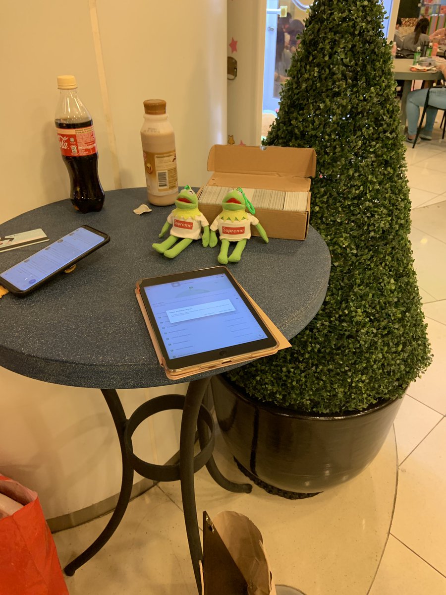 foryoon_cafe's tweet photo. Hi please find the admins at the standing table outside Chef Street!! https://t.co/anrgGGgbUX