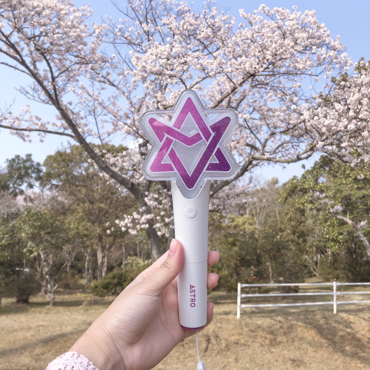 heavenlystro's tweet photo. 𝐖𝐞𝐧𝐭 𝐨𝐮𝐭 𝐟𝐨𝐫 𝐚 𝐰𝐚𝐥𝐤 𝐰𝐢𝐭𝐡 𝐁𝐨𝐧𝐠〜 ♡ 

#花咲ケミライ🌸 https://t.co/KlOTnJVqvw