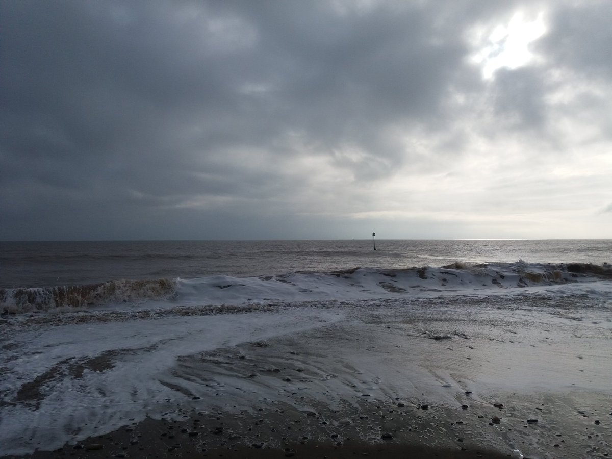 ENGLISHFUTURES's tweet photo. Disappointingly grey start to #SaturdayMorning in #Hornsea. #ViewYorkshire #BBCWthrWatchers #BBCEngland #MyPlasticPledge #PlasticFreeHornsea https://t.co/42Dcg0Mnwx
