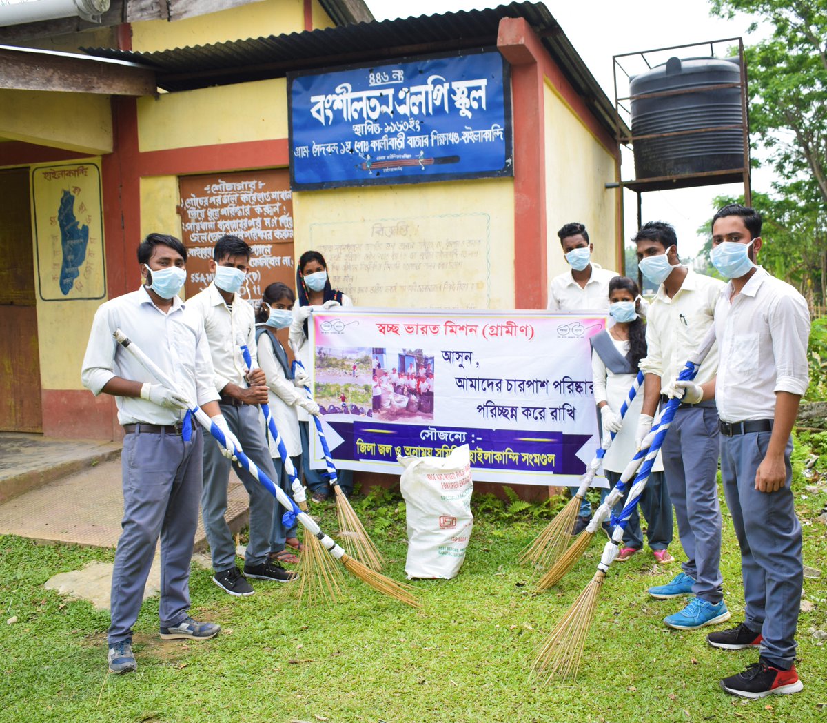 DwscPhe's tweet photo. @sbmg_assam 
Trashtag Challenge at ALC College, Algapur on 06/04/2019, organised by DWSC (PHE), HAILAKANDI Division https://t.co/zcE8uvtD2w