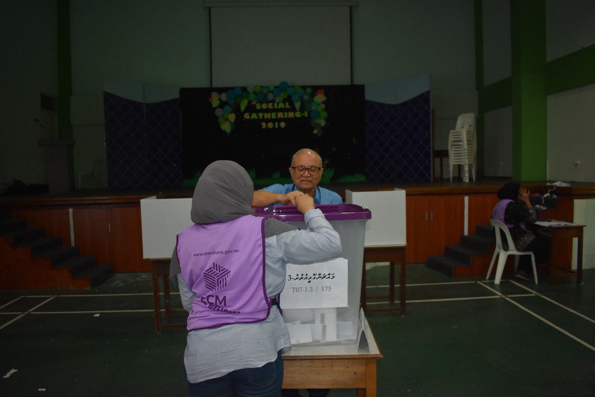 Raees <a href="/maumoonagayoom/">Maumoon Abdul Gayoom</a> vote lavvaifi. 
#Majlis2019 #GoVote