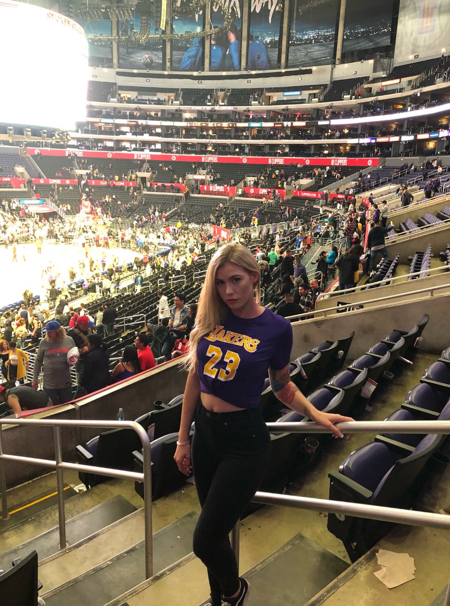 Kara_Aus's tweet photo. Watching the @Lakers play the @LAClippers at the @STAPLESCenter 
#AustralianGirl #AustralianModel #AussieGirl #DTLA #Lakers #LakersNation #LakersWin #ClipperNation #LosAngeles #California #America #USA #NBA #BasketBall https://t.co/aoiElN7XTR