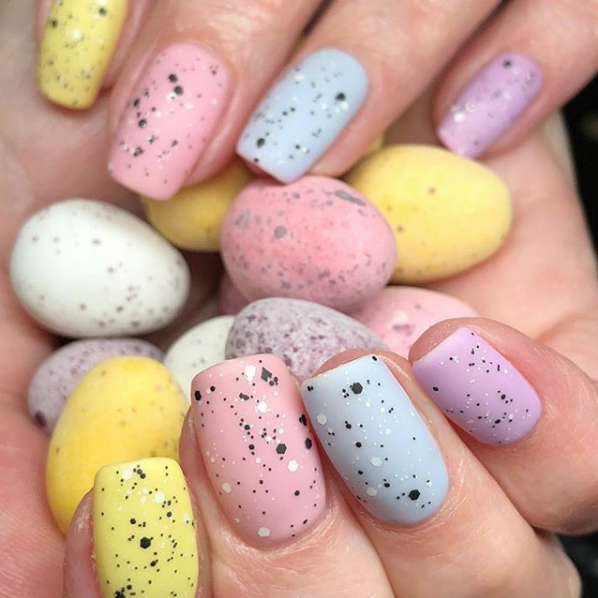 NailsEz's tweet photo. Still a couple of weeks until Easter, but these awesome #EzFlow nails by @lynnesimpsonnailsandbeauty are too irresistible to wait for 🐣

Chocolate and beautiful nails, what's not to love 😍

Have a great weekend everyone! 

#nailsoftheday #picoftheday #EzFlowUK https://t.co/kif2dW0z1B