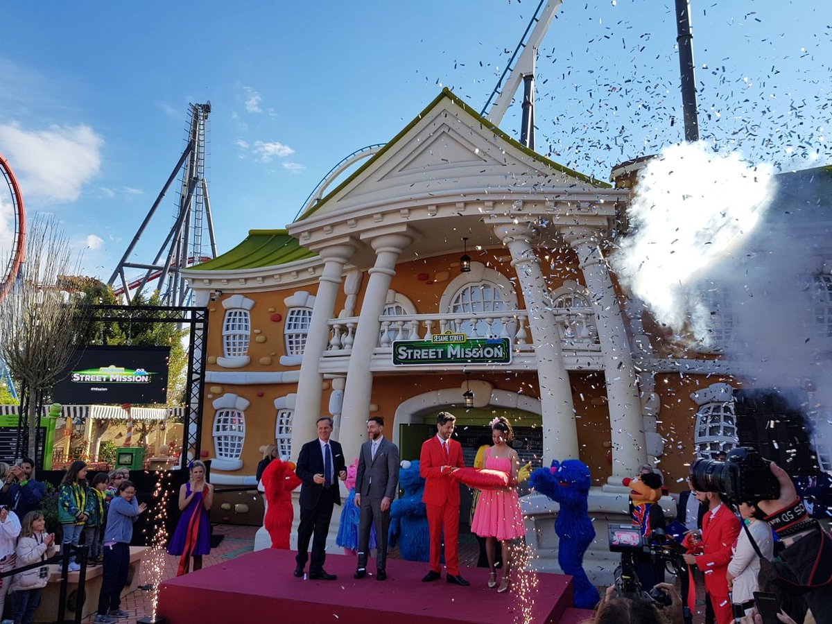Portaventura_ES's tweet photo. WOW 🎉 ¡Queda inaugurada la temporada de #PortAventura World! 😍🎢 #MissionPortAventura

 ¡RT si  vendrás a visitarnos este año! https://t.co/zUeyRvyWuB