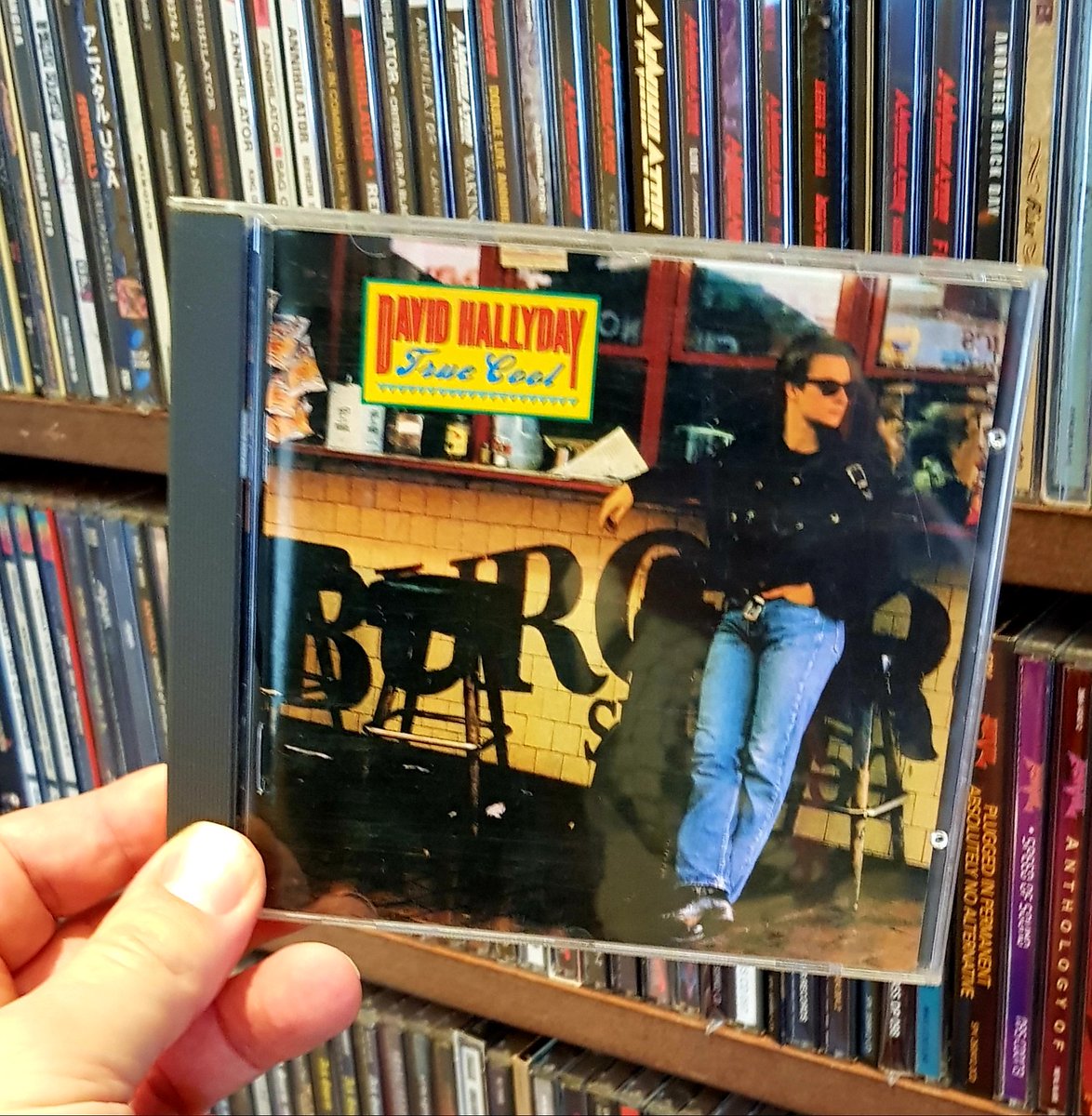 garnier_olivier's tweet photo. #DavidHalliday #TrueCool 1st album #1988 #ScottiBrosRecords
with #DanHuff on guitar & #TimLanders on bass !!!
@davidhallyday was not far to be the French #StanBush ! https://t.co/Gk8nNrtHEi