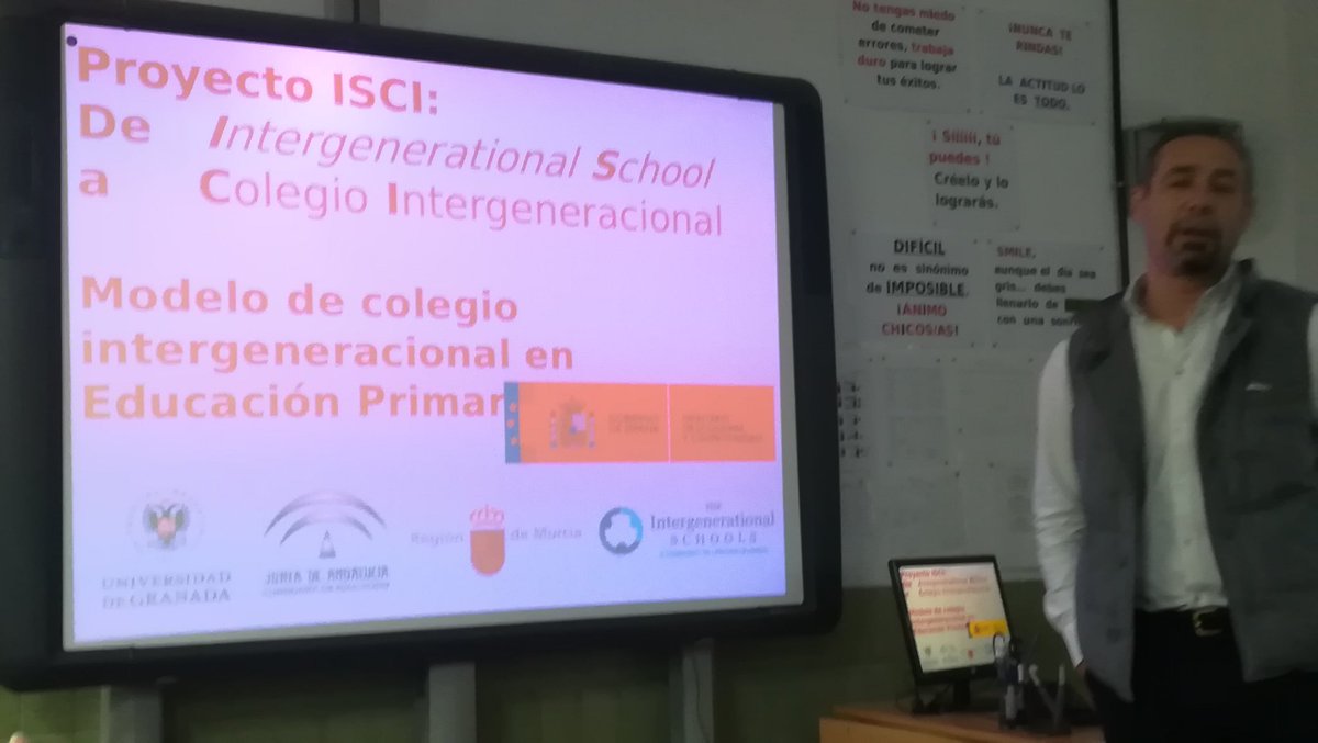 jgarnav_edu's tweet photo. Modelo de colegio intergeneracional del CEIP García Lorca por @DimasML ¿incluimos a nuestros mayores como voluntarios en los centros? https://t.co/Z9TQqAwN3W