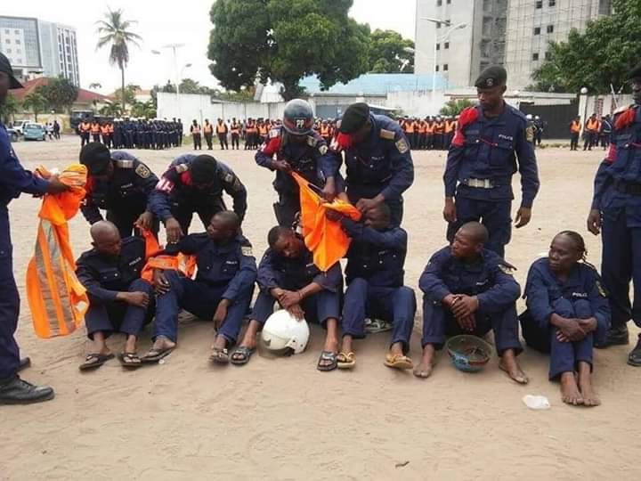 JBC243's tweet photo. #Kinshasa :plusieurs policier sont radiés dans le rang du (#PCR ) pour corruption et abus du pouvoir. #JBC https://t.co/ClHM9NOGXN