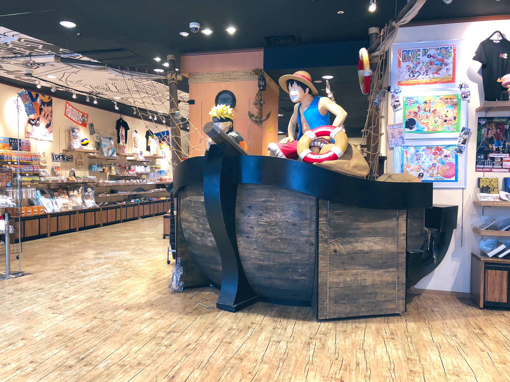 Usj情報局 L C A Studios Na Tviteru ジャンプショップ ユニバーサル シティウォーク大阪店は明日までです 代わりに大丸心斎橋店北館13階に 設備は移転されるそうです 明日まで Usj ジャンプ