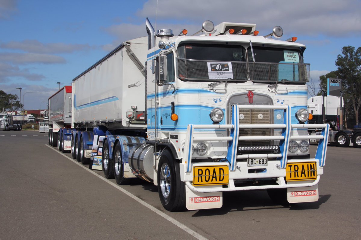 MrsC_Robinson's tweet photo. The old girl turned 40 today and doesn’t look a day over 21.... 

She enjoyed a great day out being oohed and ahhhed over at the 50th Anniversary of CMV Kenworths!

#kenworth #k124 #cabover #spookmobile 

@AnashkaFarms https://t.co/n9B5G5SczW