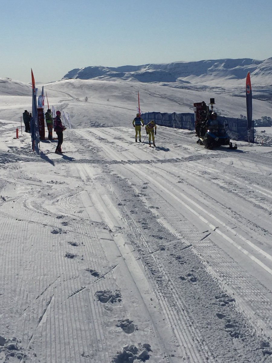 TervoJanne's tweet photo. #junnumane goes #skiclassics!
Täällä sitä tunturissa ootetaan @AriLuusua:a juottopaikalla. #komiaa #reistadlopet https://t.co/0vfC4rCnbN