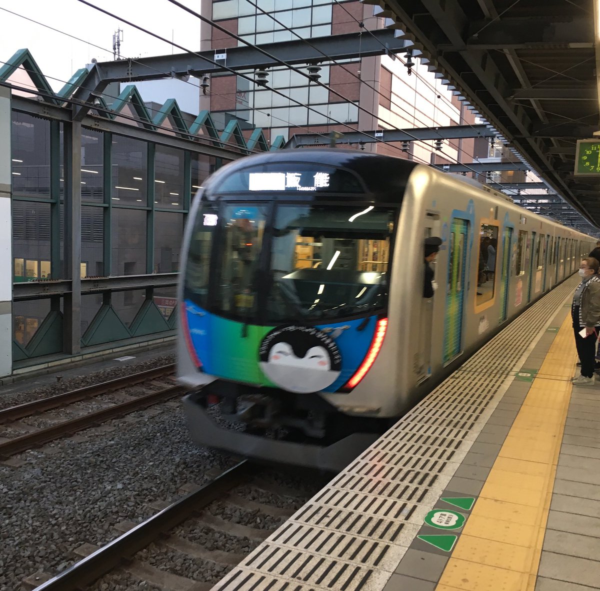 O Xrhsths K Mura Sto Twitter 練馬で コウペンちゃんトレイン に遭遇 西武鉄道