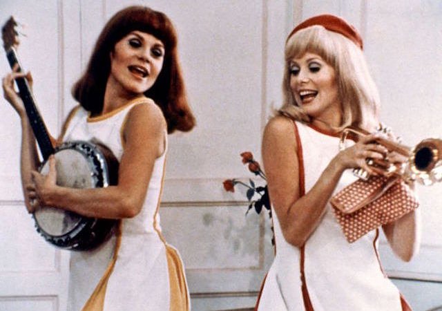 8madridTV's tweet photo. Última hora para los que no vieron nuestro DESCUBRIENDO A... LOS JÓVENES DE LOS 60
A las 11,30h LAS CHICAS DE ROCHEFORT, con dos hermanas preciosas Catherine Deneuve y Françoise Dorléac, en un film nominado al Óscar por mejor BSA. Nos vemos!! #8madridtv #cinr https://t.co/ibjgVmoftn