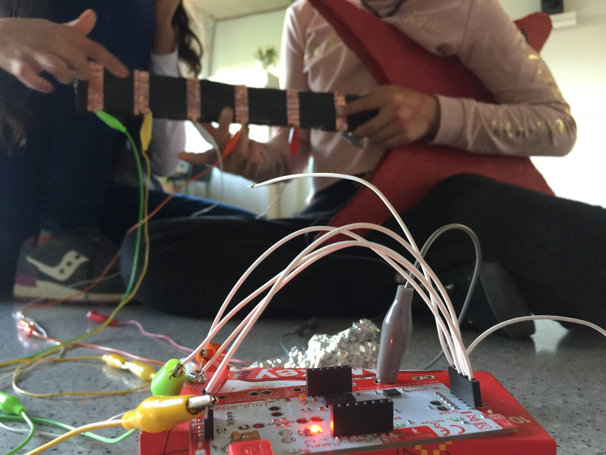 envinem's tweet photo. “La capacitat creativa dels infants és el recurs més valuós que tenen les societats.” @gever #tinkering  #brightworks @steambarcelona #STEAMconf19 @franksabate @mariondita @sokotech https://t.co/oC3CNswFAR
